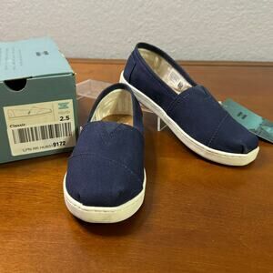 Tom's Youth Alpargata Classic Navy Canvas Size 2.5 New in Box